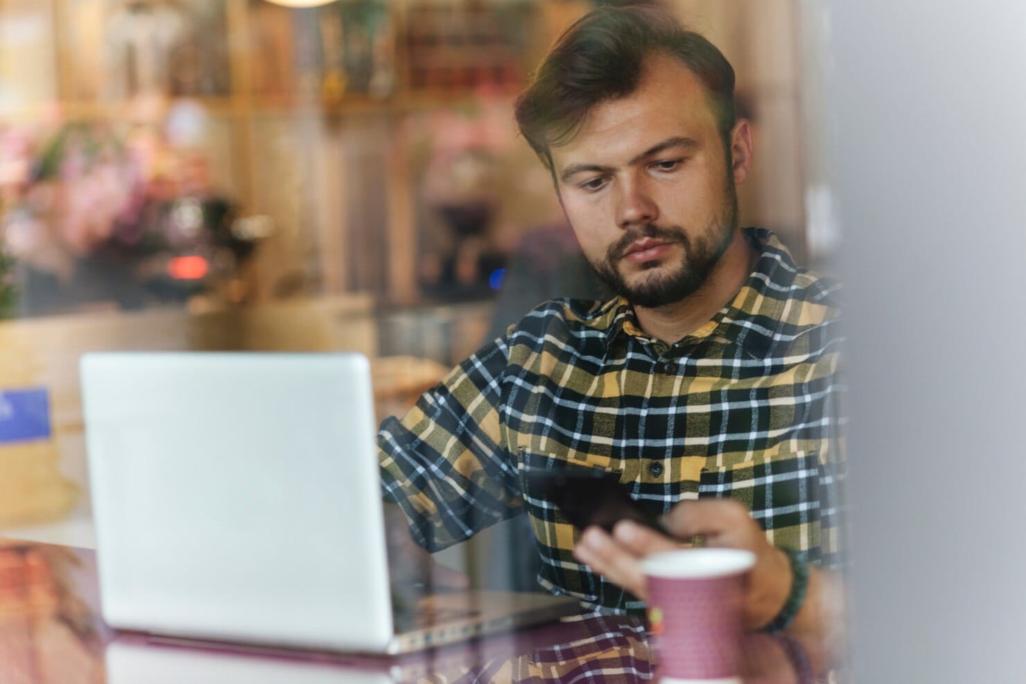 Задумчивый мужчина