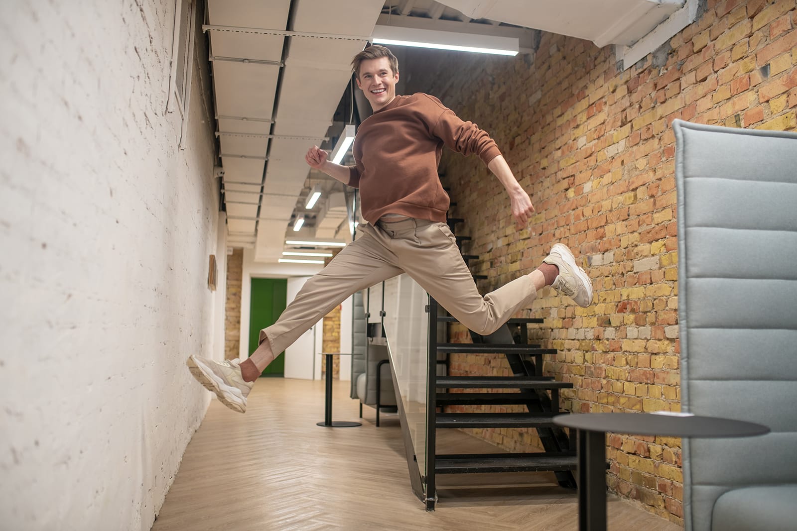 Парень в прыжке